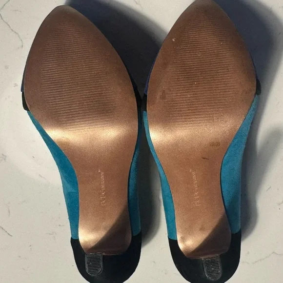 BCBGeneration size 9M Teal Blue, light bluebUltra suede Color block Pumps - Picture 9 of 12